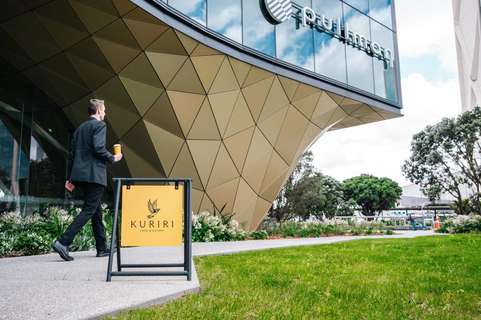Pullman Auckland Airport Hotel Luaran gambar A-frame sign