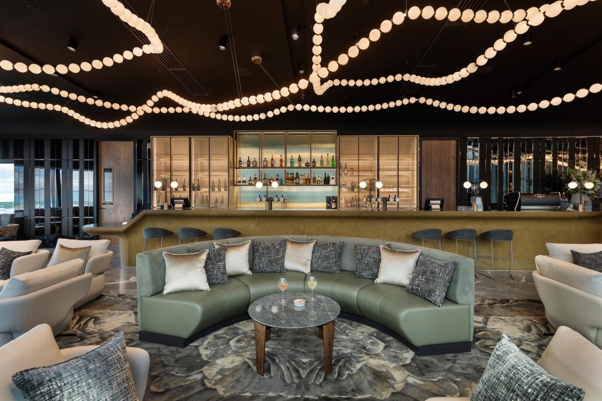 Pullman Auckland Airport Hotel Luaran gambar The bar at the 101 lounge