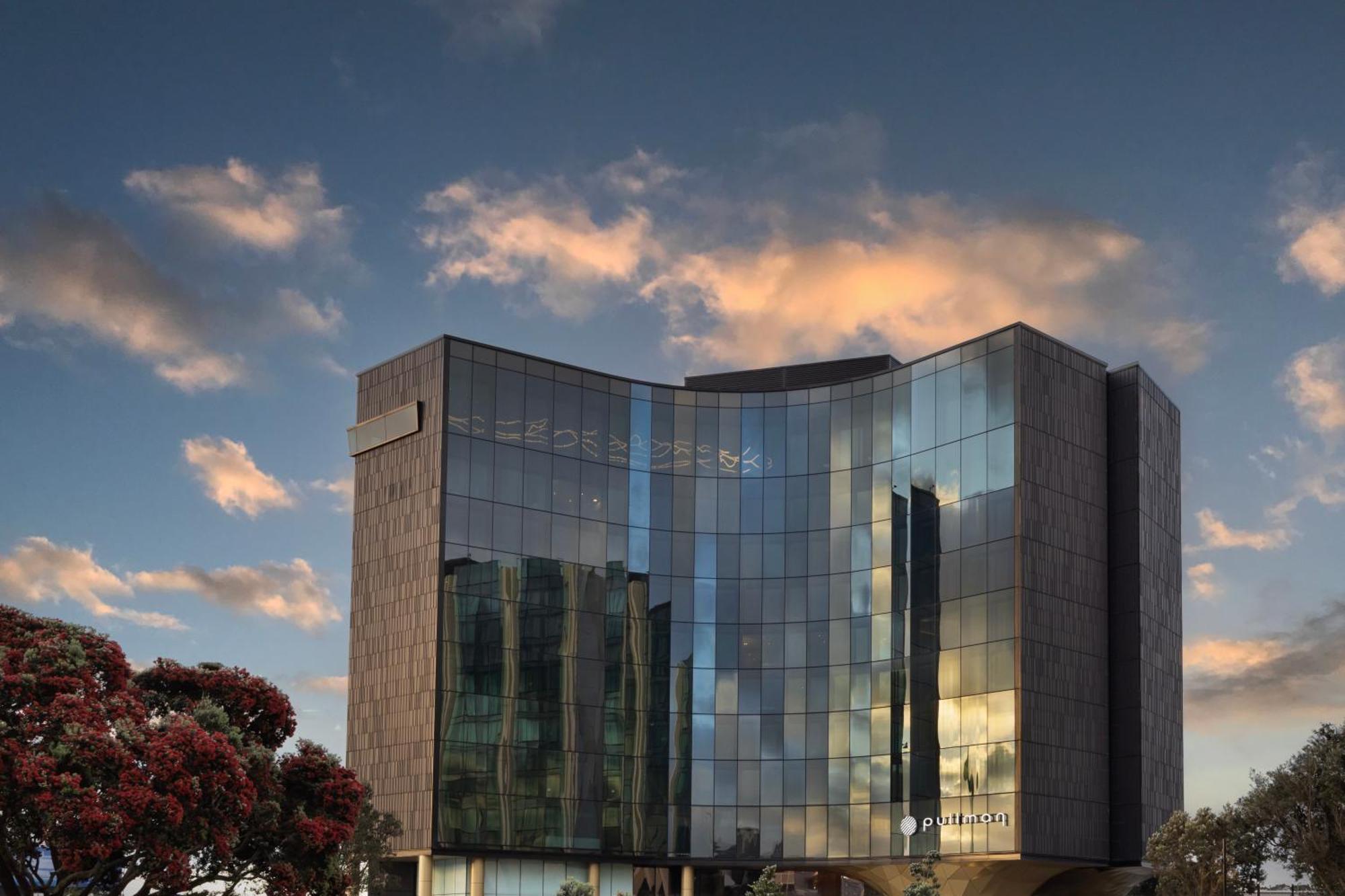 Pullman Auckland Airport Hotel Luaran gambar The building of the National Museum of the Republic of Kosovo
